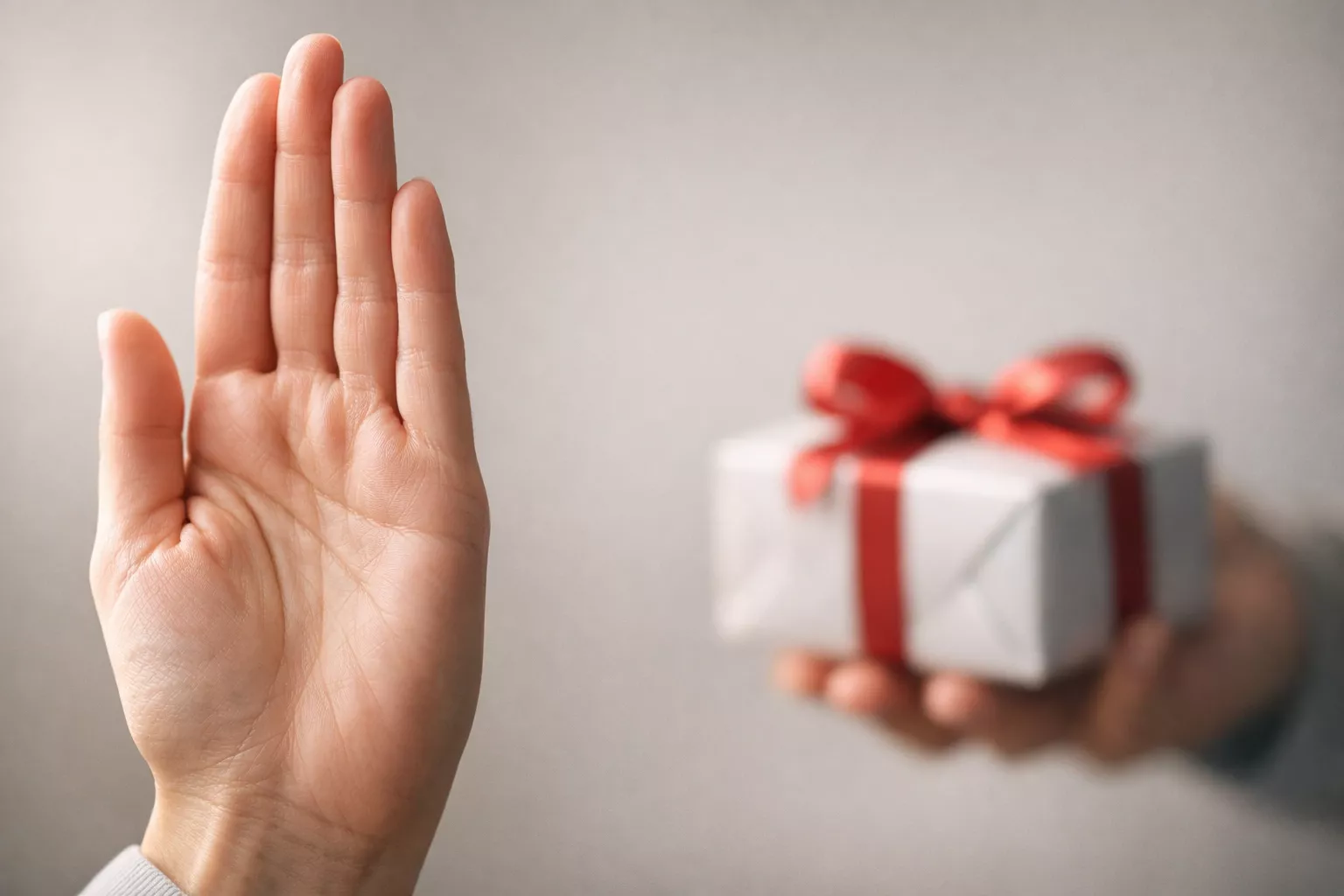 Mano che fa un gesto di rifiuto